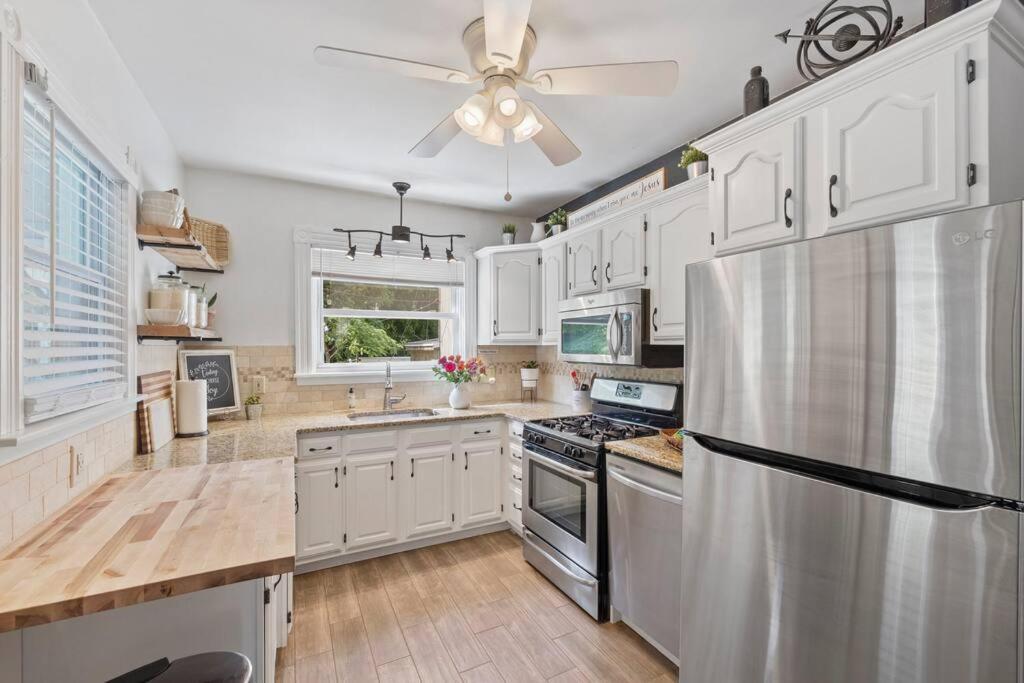 Rare City Home W/ Backyard Fire-Pit & Hottub Lancaster Exterior foto